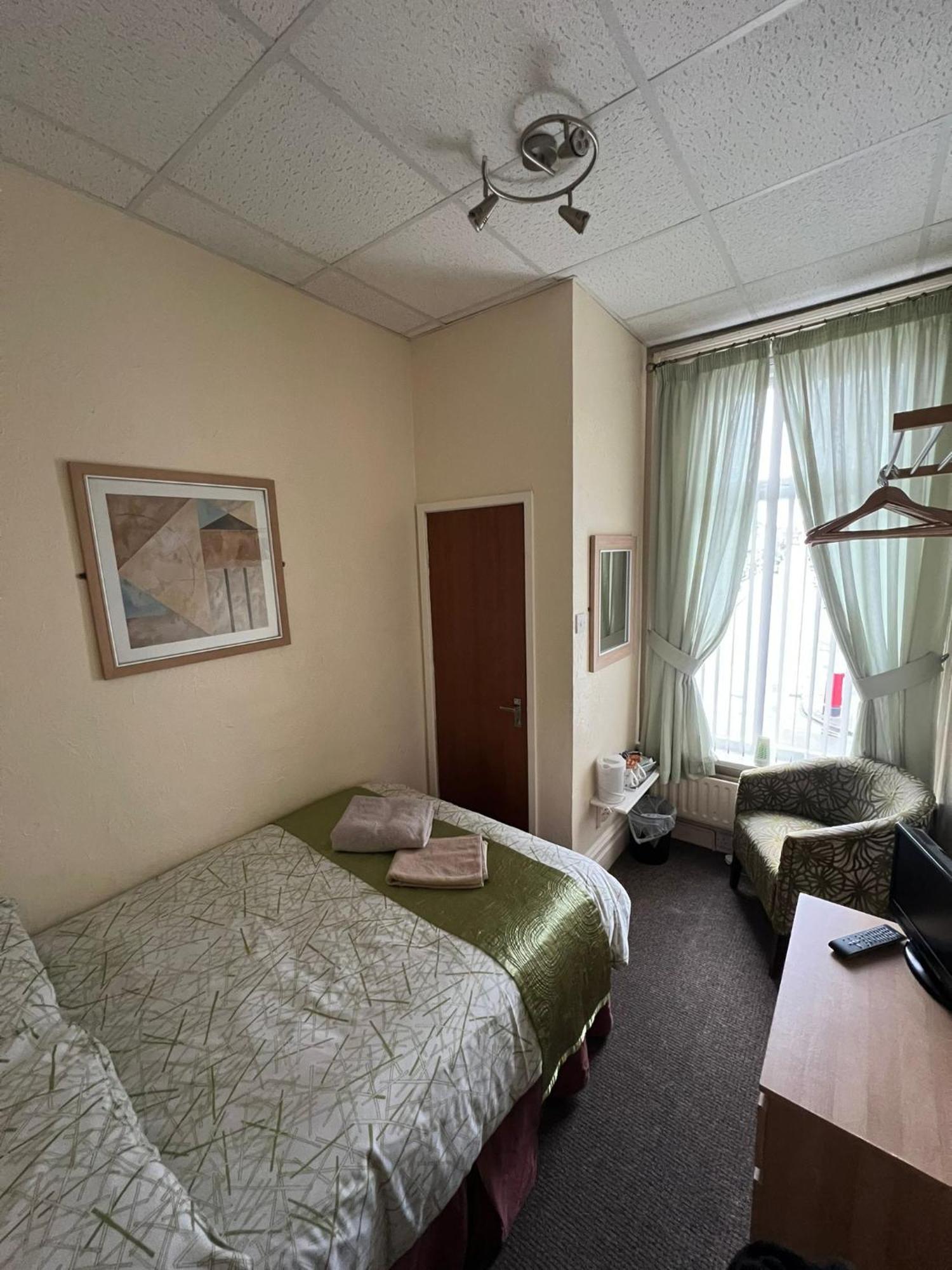 Tudor Rose Hotel Μπλάκπουλ Εξωτερικό φωτογραφία