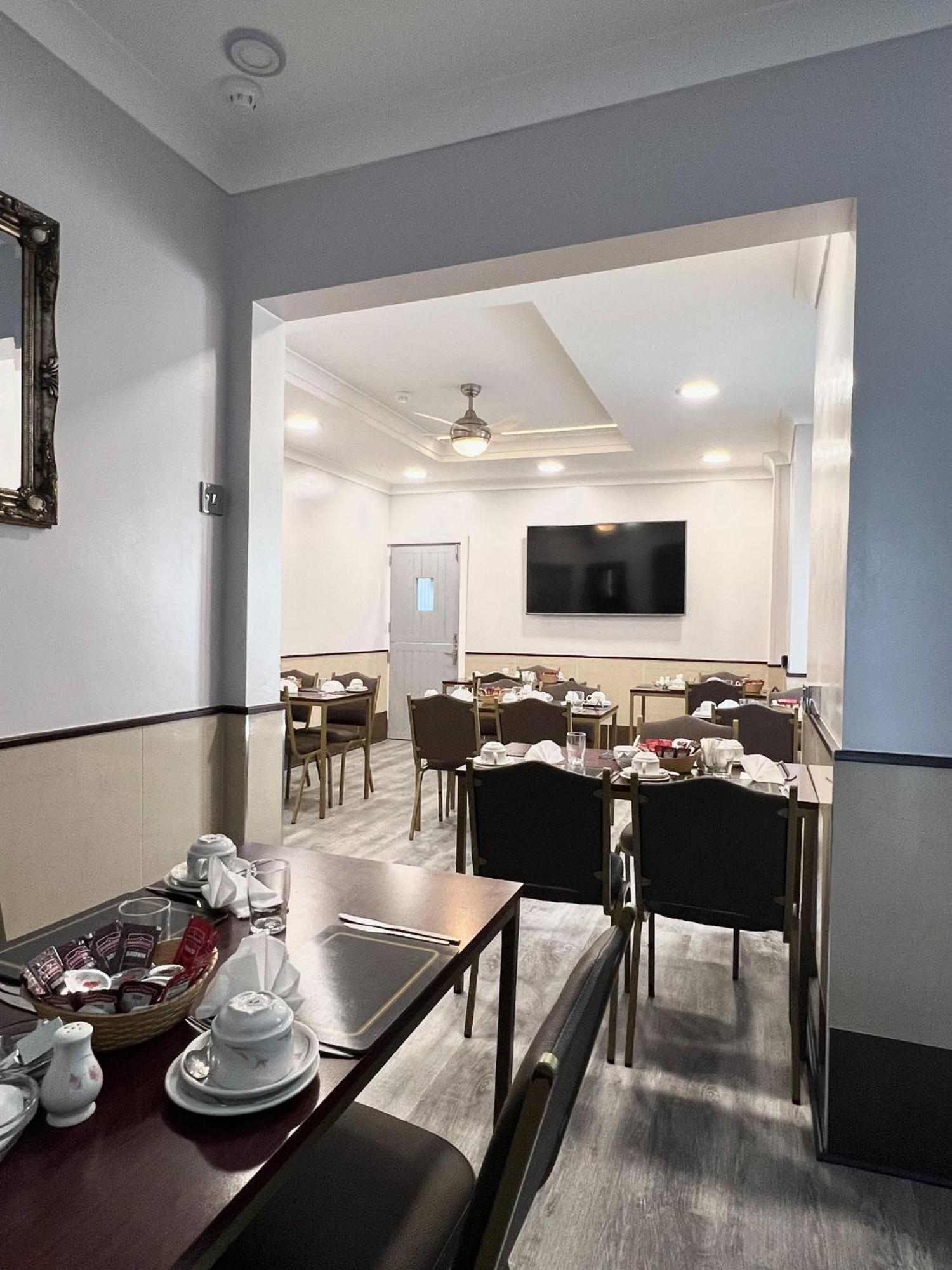 Tudor Rose Hotel Μπλάκπουλ Εξωτερικό φωτογραφία
