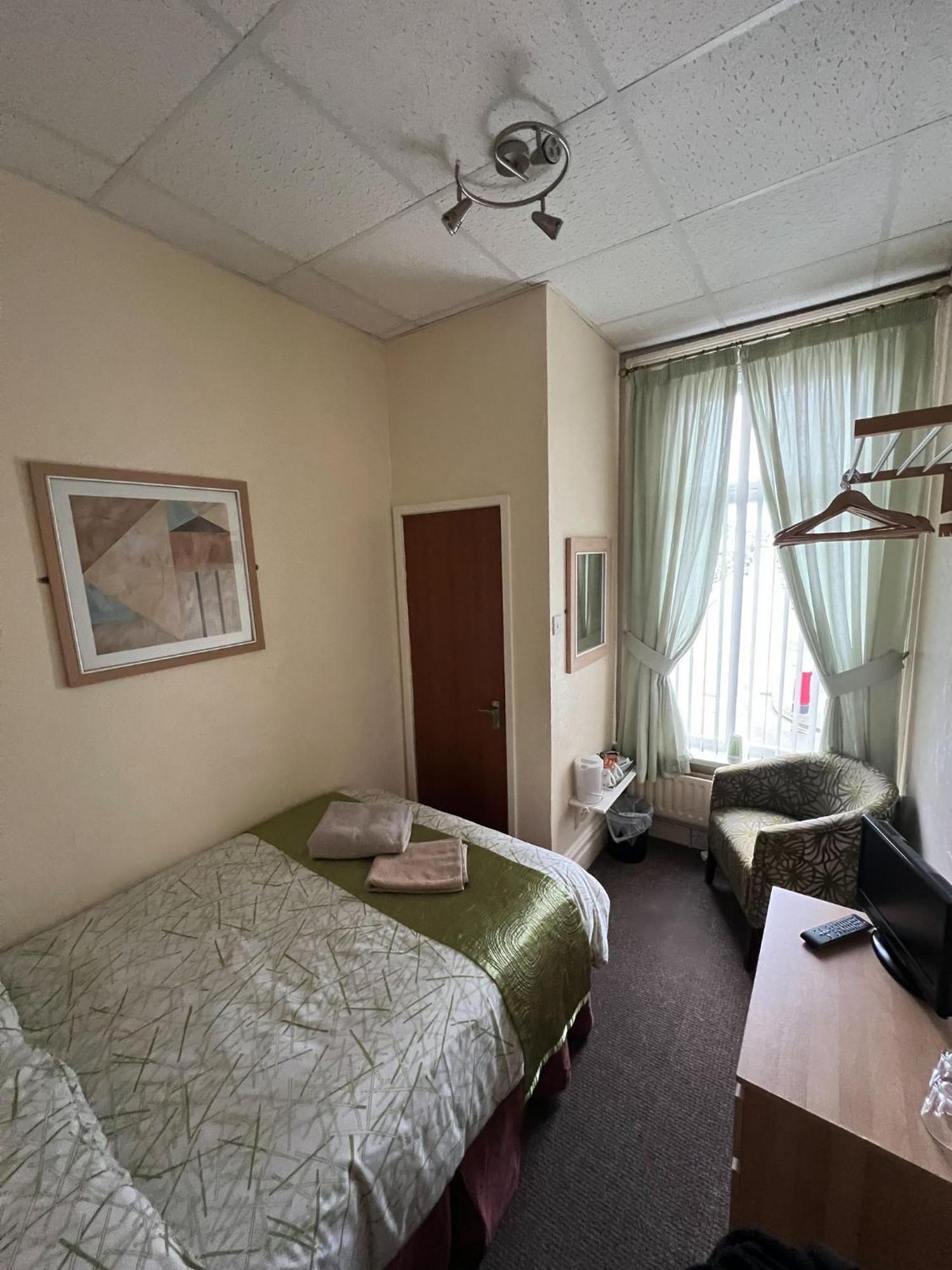 Tudor Rose Hotel Μπλάκπουλ Εξωτερικό φωτογραφία