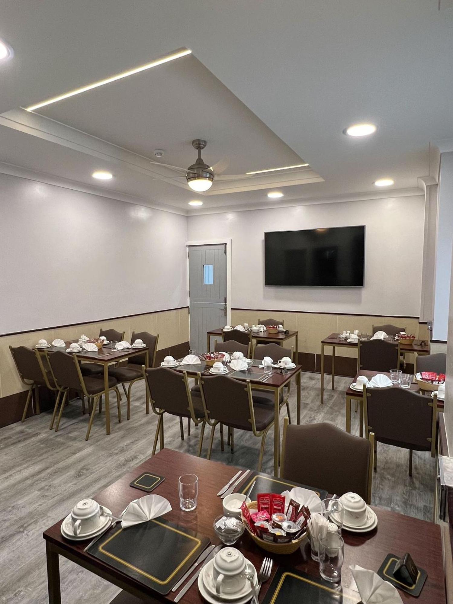 Tudor Rose Hotel Μπλάκπουλ Εξωτερικό φωτογραφία