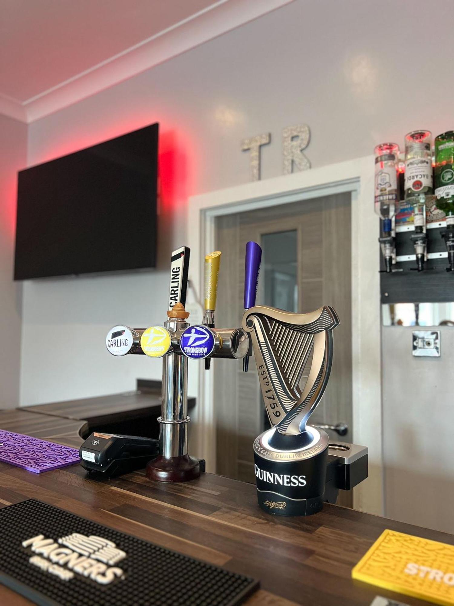 Tudor Rose Hotel Μπλάκπουλ Εξωτερικό φωτογραφία